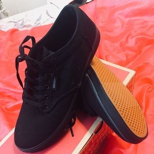 ALL BLACK VANS